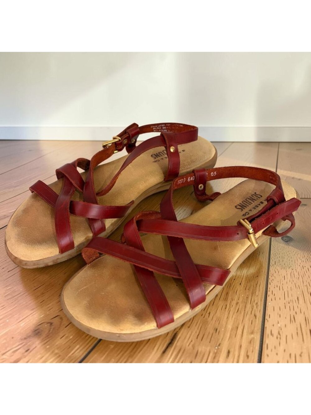 Bass Margie Leather Strappy Sandals Women's 7 W Burgundy Comfort Flat Shoes